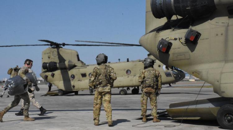 <p>İncirlik 10. Tanker Üs Komutanlığında oluşturulan `hava yardım koridoru` aracılığıyla Kahramanmaraş merkezli depremlerin ardından bölgeye gönderilen yardımların sevkiyatına devam ediliyor</p>