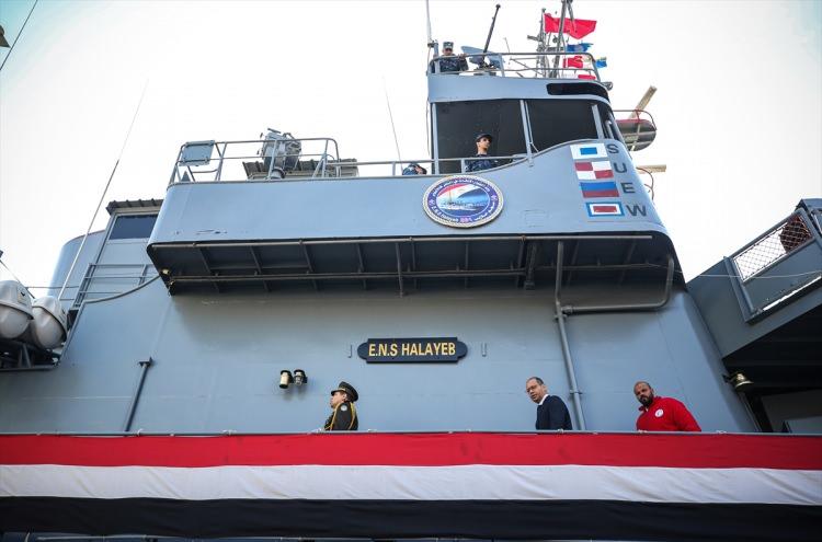 <p>Mısır Cumhurbaşkanı Abdulfettah es-Sisi'nin direktifleri doğrultusunda Kahramanmaraş ve Hatay merkezli depremlerden etkilenen bölgeler için başkent Kahire'den temin edilen yardım malzemeleri, Sina Yarımadası'nın kuzeyindeki El-Ariş Limanı'na götürüldü.</p>
