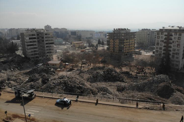 <p>Asrın felaket olarak adlandırılan depremin 18. gününe girildi. Depremin merkezi Kahramanmaraş'ta erken saatlerden itibaren ekiplerin sahada yoğun çalışması devam ediyor.</p>
