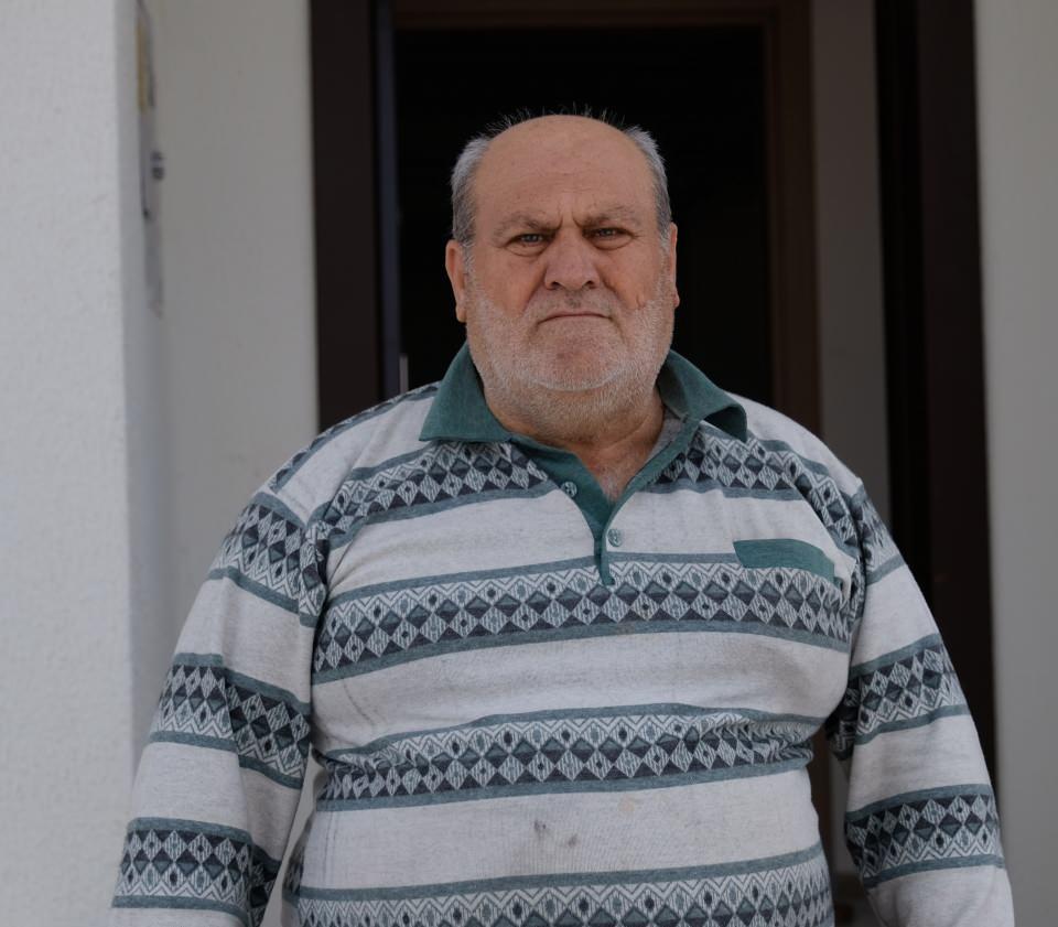 <p><strong>‘EVLERİNİ KULLANMADAN BİZE AÇTILAR’</strong></p>

<p>Kahramanmaraş’tan gelen Yaşar Karabürk, “Deprem anında evimiz uçacak sandık. Çocuklarımızı dışarıya çıkardık. Bir arabam vardı, 7 kişi onun içine sığındık. 2 gün arabada kaldık. Oğlumun askerlik arkadaşı Konyalıydı onun vasıtasıyla buraya geldik. 30 akrabamı depremde kaybettim. Allah bu acıyı, bu korkuyu kimseye yaşatmasın. Depremden 3 gün sonra buraya geldik. Başta devletimiz olmak üzere Konya halkına ve Türk milletine minnettarım. Allah, yardım edenlere yerine bin versin. Kendi evimde yoktur buradaki huzurum. Evler çok güzel, yapanlardan Allah razı olsun. Köylüler sıfır evini, daha kullanmadan bize açtı” dedi.     </p>

<p> </p>

<p> </p>

<p> </p>

<p> </p>
