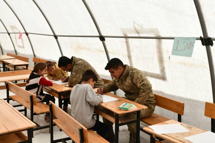 <p><strong>Resmî kayıtlar ve bunlar arasında ordumuzun tarihçesi olan ceridelerdeki gerçekler var.</strong></p>
