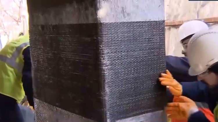 <p>Örneğin, beton yapılarının direncini artırmak adına karbon fiber bantları betona eklenir. Başka bir çeşidi olarak, metal yapıların dayanıklılığını arttırmak için de karbon fiber elyafları kullanılabilir.</p>