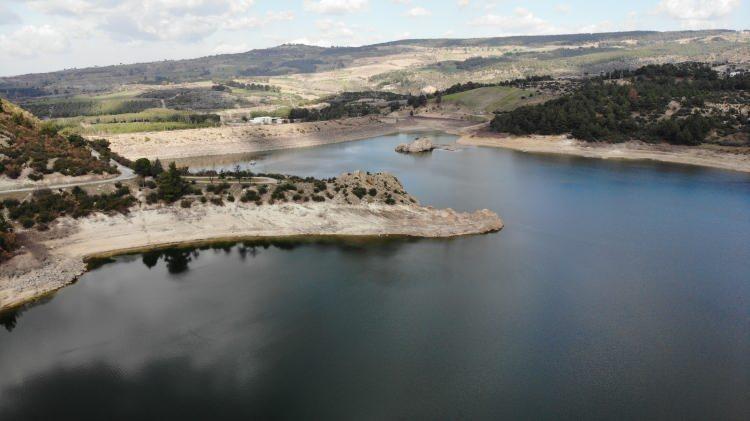 <p>ATİKHİSAR BARAJINDA SU SEVİYESİ 23.5 MİLYON METREKÜPTE KALDI</p>
<p> </p>