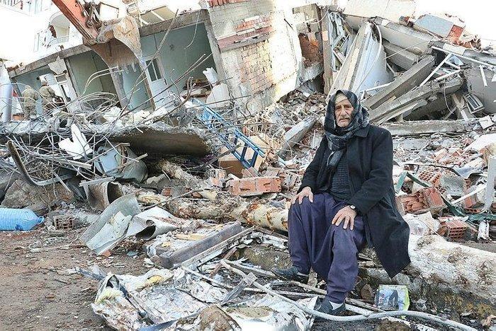 <p><span style="color:#000000"><strong>Yaşanan acı kayıplar ve yıkımlara karşı birçok ünlü isim sosyal medya hesabından çağrıda bulunurken oyuncu Burcu Kara da duygusal bir paylaşımda bulundu.</strong></span></p>