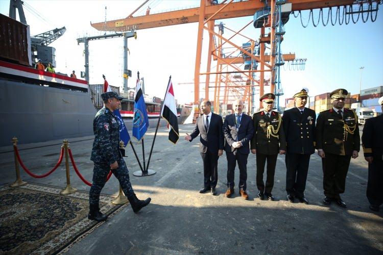 <p><strong>"Bu sunduğumuz yardımın önemli bir özelliği de askeri bir yardım gemisi içinde ulaştırılması.</strong></p>