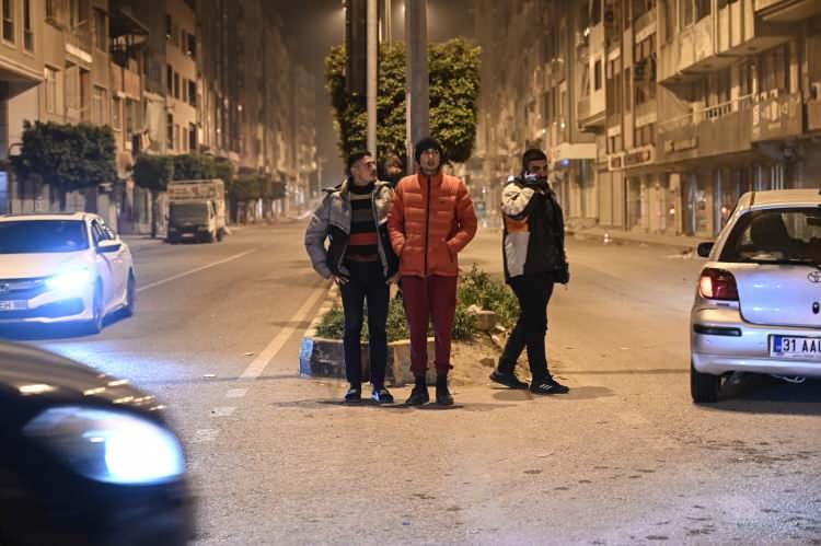<p>Depremin hissedildiği Gaziantep'te de vatandaşlar, güvenli alanlara hareket etti.</p>
