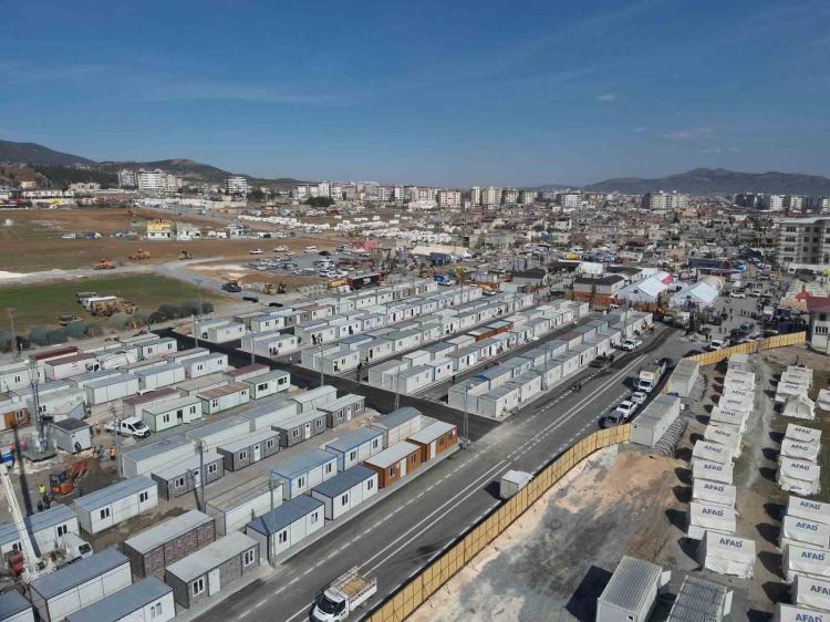 <p>Kahramanmaraş merkezli iki depremin büyük yıkım yaşattığı 11 il ve depremzedeler için alınan yeni kararlar Resmi Gazete'de yayımlandı.</p>
