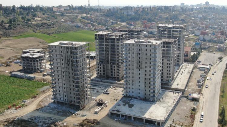 <p>Biz üyelerimize diyoruz ki, buralar enkaz alanı ve müteahhitler sorgulanıyor. Enkazdan çıkmayan canlarımız var. İçimiz yanarken nasıl keser sallıyor ve beton döküyorsun. Devlet büyüklerimiz durdurma kararı alınca olay yerini bulmuş oldu” diye konuştu.</p>
<p> </p>