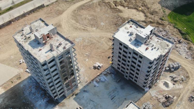 <p>Karslıoğlu şöyle devam etti:</p>
<p>“Çalışmalar sonrasında raporlar alınacak ve yetkili kurum evet devam edebilir derse o inşaat devam edecek. Bu acele neden, cenaze beklerken inşaat devam eder mi? Şu an her inşaatı tabut olarak görüyor vatandaş. Gerekli müdahaleyi devlet yapmıştır ve tüm Türkiye’de böyle olmalıdır.”</p>