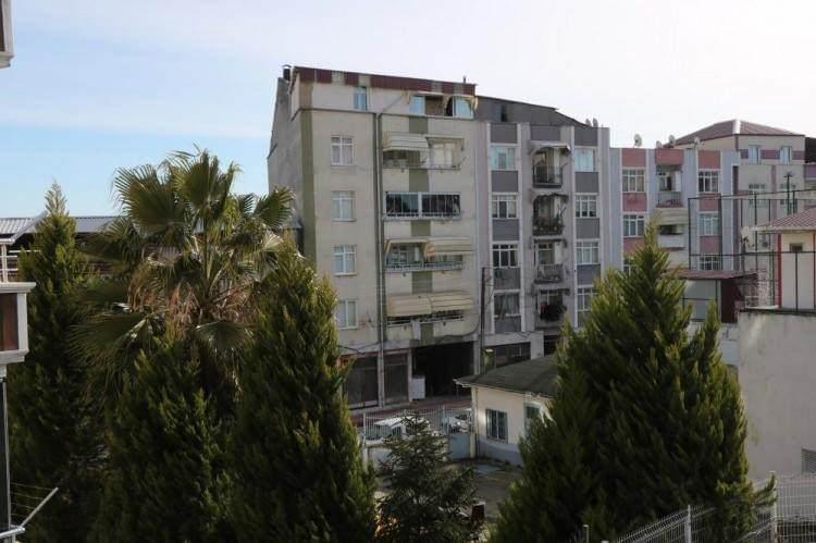 <p>Tehlikeli binalara karşı &ouml;nlem alınması gerektiğini vurgulayan Sinan Sinkaya ise &ldquo;Binanın altından sokak ge&ccedil;iyor. B&ouml;yle tehlike arz eden binalarla ilgili mutlaka &ouml;nlem alınmalı.&nbsp;</p>

<p>&nbsp;</p>
