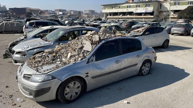 <p>Türk Polis Teşkilatını Güçlendirme Vakfı görevlilerinin kullandığı 23 çekici, sahada zarar gören, sahipsiz araçları otoparka çekiyor.</p>
<p> </p>