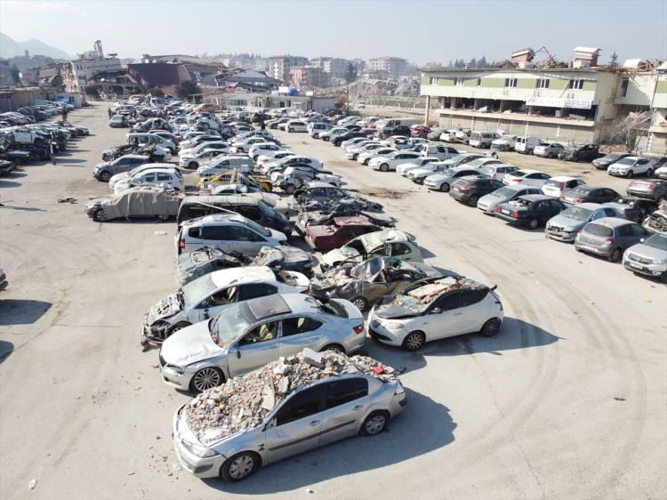 <p>Kentte iki gün önce başlayan çalışmalarda 1000'e yakın araç otoparka çekilirken, İl Emniyet Müdürlüğünün belirlediği ikinci alanın da kısa sürede dolması bekleniyor.</p>
<p> </p>
