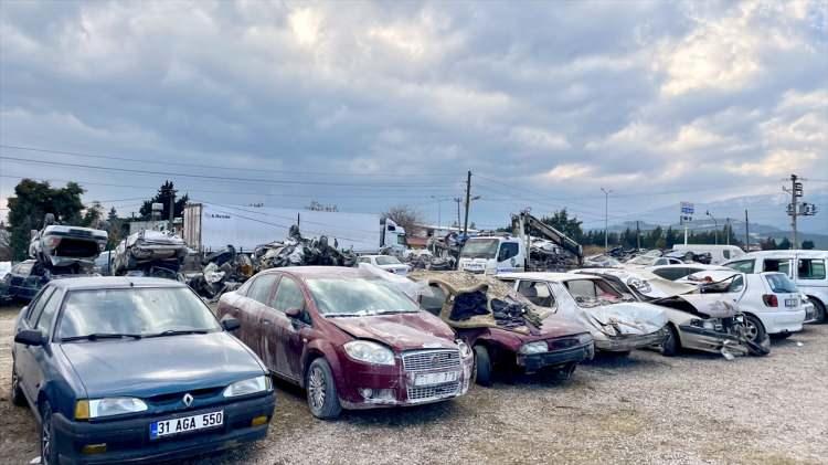 <p>Çakan, Antakya merkezinde bir park alanının dolduğunu ve hareketliliğin sürdüğünü vurguladı.</p>
<p> </p>