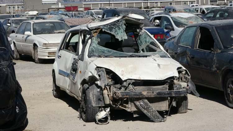 <p>Asrın felaketi olarak nitelendirilen depremlerin merkez üssü Kahramanmaraş'ta, enkaz altında zarar gören araçlar şehirde bulunan otoparklara kaldırılıyor.<br />
</p>