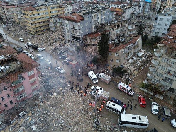 <p>Başkanlığını yaptığı Ankara Mimarlar Odası hem riskli alan kararları hem de dönüşüm projelerine karşı 15 dava açtı.</p>
