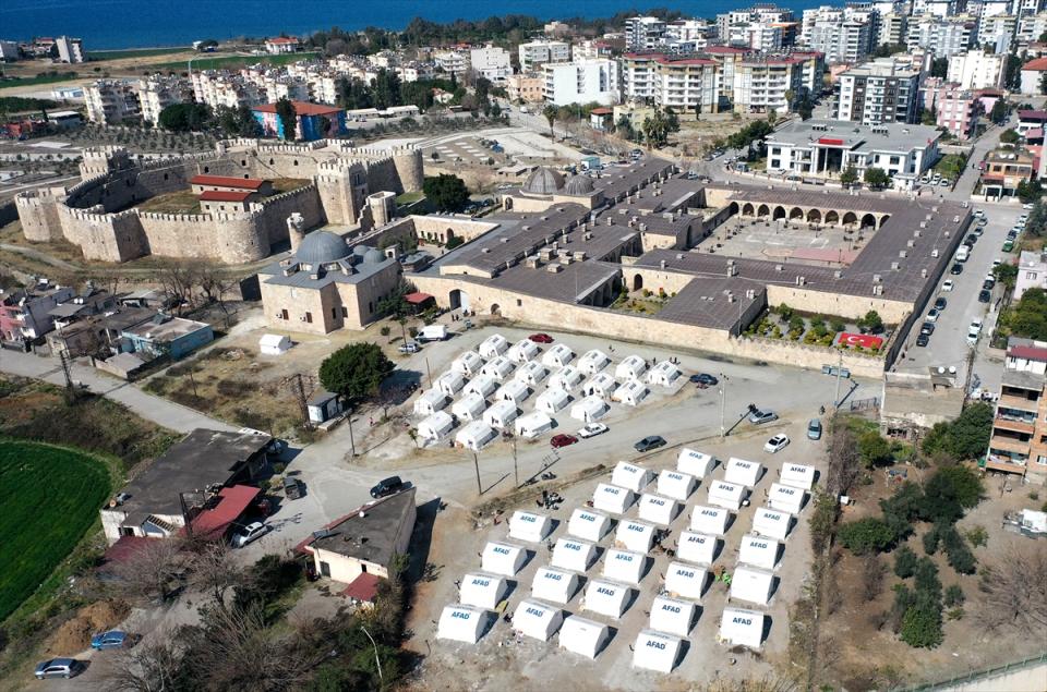 <p><strong>- "Daha önce bir kütüphanede yaşayacağımı tahmin etmezdim"</strong></p>

<p>11 yaşındaki Hayri Tutun, kötü günleri unutmaya çalıştıklarını ifade etti.</p>

<p> </p>
