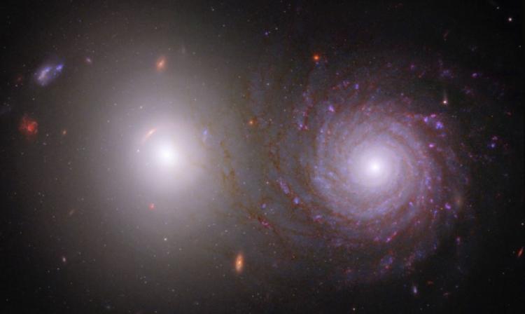 <p>ABD'de yeni yayımlanan çalışmada, James Webb Uzay Teleskobu'nun 6 büyük galaksi keşfettiği bildirildi. Heyecanlandıran gelişme sonucunda keşfedilen galaksilerin incelenmesi için çalışmalar yoğunlaştı.</p>
