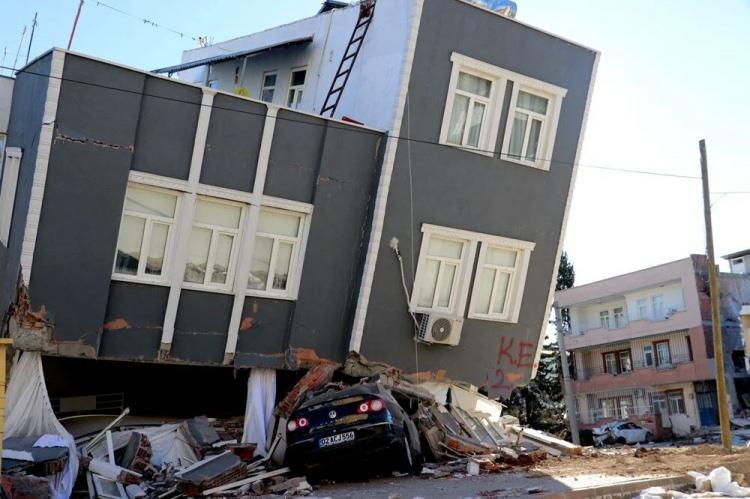 <p>Aracın sahibi hayatını kaybettiyse ödemeler varislerine yapılıyor. Veraset ilamı yapıldıktan sonra sigorta şirketine başvurup ödemeler talep edilebiliyor.</p>