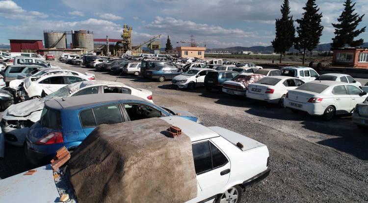 <p>Yine alınan kararla deprem bölgesindeki hayat, konut ve araç poliçelerinin öncelikli değerlendirme kararı verildi. Primlere esas kar marjları sıfırlanırken, depremzedelere bu süreçte hiçbir zorluk çıkarılmayarak reklam dahi atılmayacağına dair kararname yayınlandı.</p>