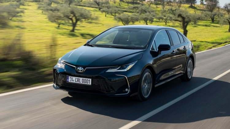 <p>1.5 litrelik benzinli motorun güç değeri değişmeden 125 beygir olarak korunurken, hibrit versiyonda ise sistemin gücü yüzde 15 artırılarak 140 beygir oldu.</p>
