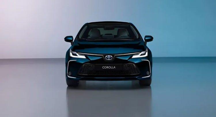 <p><strong>2023 TOYOTA COROLLA HYBRİD MODELİN FİYATI LİSTESİ...</strong></p>

<p> </p>

<p>1.8 Hybrid Dream e-CVT - <strong>939 bin TL</strong></p>

<p> </p>

<p>1.8 Hybrid Dream X-Pack e-CVT - <strong>973 bin 500 TL</strong></p>
