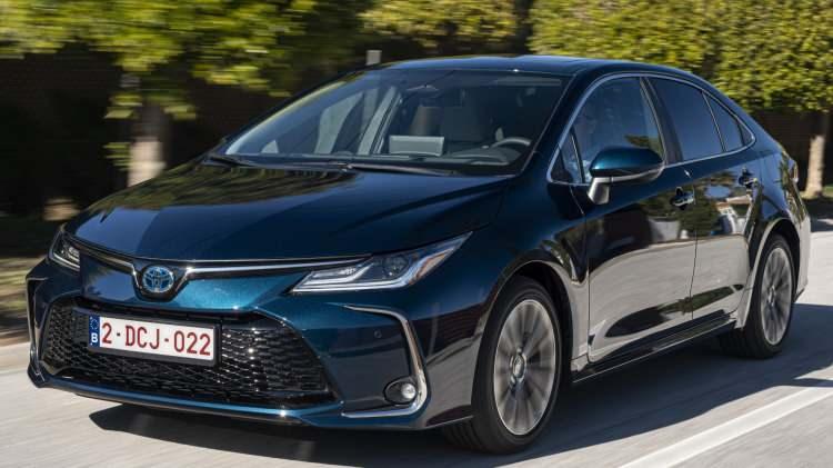 <p>Makyajlı Corolla'nın, 706 bin 900 TL’den başlayan fiyatlarla bayilerde yerini aldığı açıklandı.</p>
<p> </p>