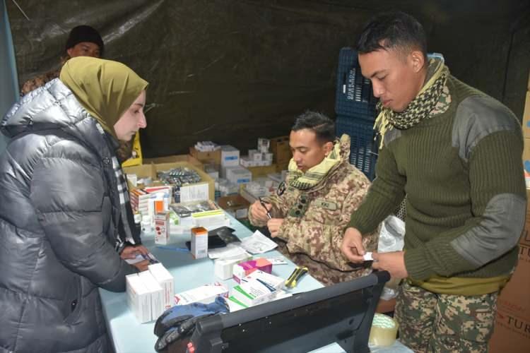 <p> Malezya ordusunun afet müdahale ekibi, Kahramanmaraş merkezli depremlerden etkilenen Adıyaman'ın Çelikhan ilçesinde kurdukları sahra hastanesinde afetzedelere hizmet veriyor.</p>