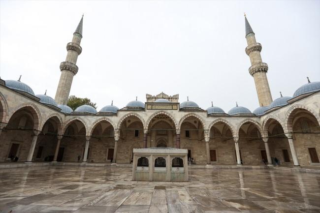 <p><span style="color:#000080"><strong>Osmanlı dehası Mimar Sinan'ın eserlerinde kullandığı ve birçok mimara ilham olan silindir şeklindeki deprem terazileri deprem sonrası yapının hasar görüp görmediğini gösteriyor. Peki yüzyılın icadı deprem terazisi nasıl çalışıyor?</strong></span></p>