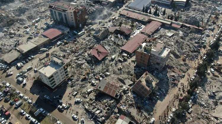 <p><span style="color:#000080"><strong>Merkez üssü Kahramanmaraş olan ilki 7,7 ikincisi 7,6 şiddetinde olan depremler çevredeki 10 ilde büyük yıkımlara sebep oldu. On binlerce kişinin vefat ettiği felaketin ardından hasarlı bina tespit çalışmaları başlarken, uzmanların İstanbul depremi uyarıları üzerine milyonlarca vatandaş bina hasar tespiti yaptırmak için harekete geçti.</strong></span></p>
