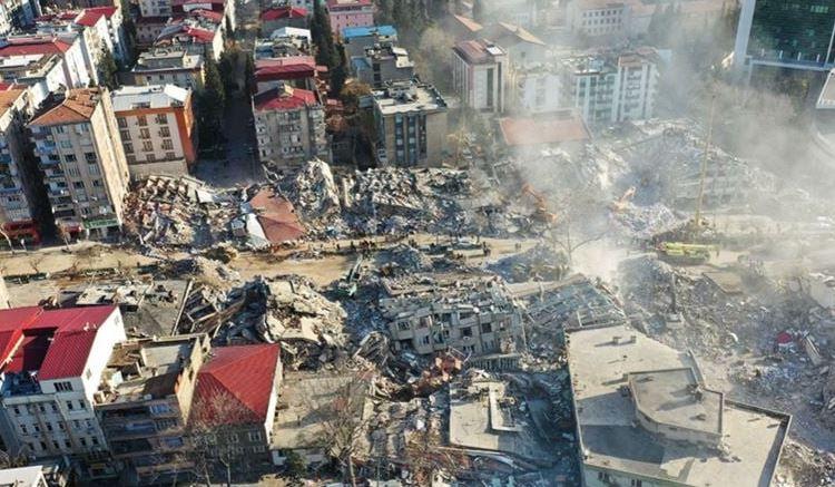 <p><strong>Kahramanmaraş'ta 7.7 ve 7.6, Hatay'da 6.4 büyüklüğünde meydana gelen depremin sancıları hala devam etmekte. </strong></p>
