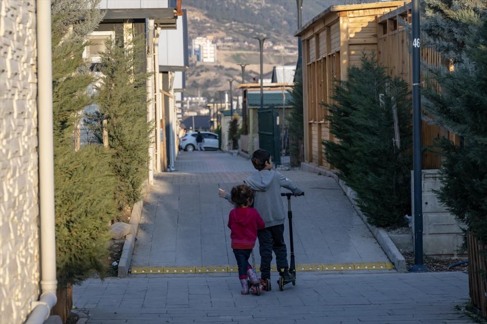 <p>Sınıf öğretmeni Perihan Kandeğer ise depremin şokunu yaşadıklarını vurguladı.</p>

<p> </p>

