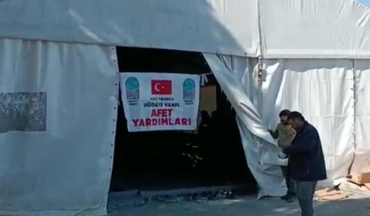 <p><strong>Hüdayi Vakfı:</strong> 100 çadır</p>