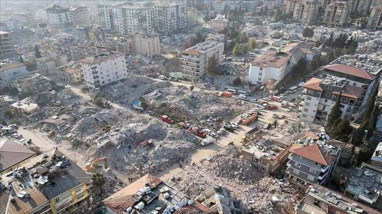 <p>Kahramanmaraş'ın Pazarcık ve Elbistan ilçeleri merkezli 7,7 ve 7,6 büyüklüğündeki depremlerin yaraları sarılmaya çalışılıyor. Devlet, STK'lar ve dernekler topyekun harekete geçerek, bölgedeki vatandaşların hayatlarını sürdürebilmesi için canla başla çalışıyor. </p>
<p> </p>
