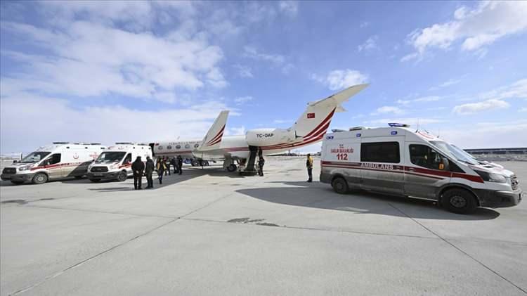 <p><strong>Deprem bölgesinde hava araçları kullanılmadı.</strong></p>
<p><strong>GERÇEK</strong> Cumhurbaşkanlığı, Türk Silahlı Kuvvetleri (TSK), Sağlık Bakanlığı ve Enerji ve Tabii Kaynaklar Bakanlığı bünyesindeki uçak ve helikopterlerle, Kahramanmaraş merkezli depremlerin ardından toplam 1715 hasta farklı şehirlerdeki hastanelere nakledildi.</p>