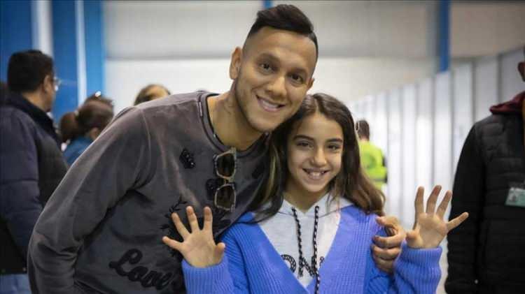 <p><strong>Futbolcu Josef De Souza bir afetzede kız &ccedil;ocuğunu evlatlık edindi.</strong></p>

<p><strong>GER&Ccedil;EK&nbsp;</strong>Aile ve Sosyal Hizmetler Bakanlığı, Beşiktaşlı futbolcu Josef de Souza'nın depremzede bir kız &ccedil;ocuğunu evlat edindiğine y&ouml;nelik haberlerin doğru olmadığını duyurdu.</p>

<p>&nbsp;</p>
