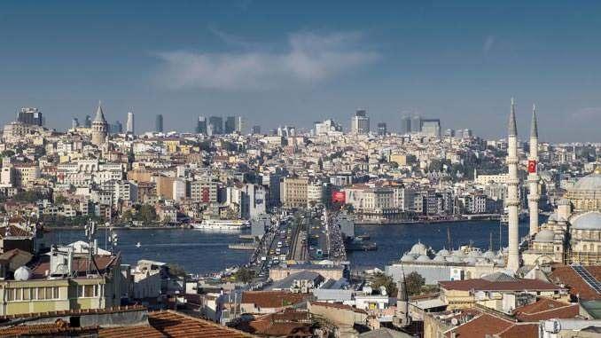 <p>Sözlerinin devamında Yılmaz, <strong>"Avrupa yakasında Beşiktaş, Şişli, Sarıyer, Zekeriyaköy, Ayazağa, Gaziosmanpaşa gibi yerlerin zemini sağlam. Anadolu yakasında ise Üsküdar, Küçüksu, Çekmeköy, Polonezköy gibi yerlerin riski sahil kesimlerine göre daha düşük."</strong> açıklamalarında bulundu.</p>