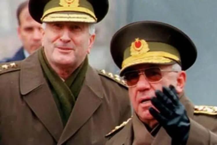 <p><strong>4 NİSAN</strong></p>
<p>Eski Türkiye fotoğrafında yaptığı çıkışlarıyla çalkantılı süreçlerin baş aktörlerinden birine dönüşen iş dünyasını temsil eden TÜSİAD’dan yapılan açıklamalar da üstü kapalı olarak hükümet ve seçilmişleri hedef alıyordu. 4 Nisan’da açıklama yapan dönemin TÜSİAD Başkanı Muharrem Kayhan, “MGK sivillerin boşluğunu doldurdu” sözleri, halkın sırf tercihlerinden dolayı içine sürüklendiği cendereyi ne denli kabullendiklerinin bir ifadesi olarak geçti kayıtlara.</p>