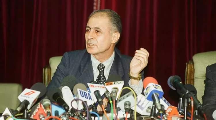 <p><strong>16 OCAK - 1998</strong></p>
<p>Dönemin Anayasa Mahkemesi Başkanı Ahmet Necdet Sezer, Refah Partisi’nin kapatıldığını açıkladı. Mahkemenin aldığı kapatma kararına gerekçe olarak partinin “laik Cumhuriyet ilkelerine aykırı eylemlerin odağı olduğu” bahane edildi.</p>