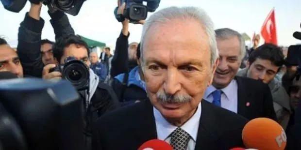 <p><strong>9 TEMMUZ</strong></p>
<p>Milli Askeri Stratejik Konsept’in yeni hedefi ‘İslami sermaye’ olarak belirlendi. Medya üzerinde “yeşil sermaye” adı verilerek yaftalanan Anadolu insanının özverisiyle kurulup büyüme yoluna girmiş KOMBASSAN ve YİMPAŞ gibi şirketler zaman içinde kapanma noktasına getirildi.</p>
