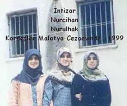 <p><strong>31 MAYIS</strong></p>
<p>Malatya’da başörtüsü davasında başörtülüler hakkında idam istendi.</p>