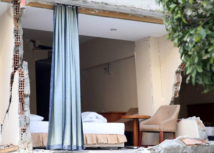 <p>Kenti terk etmeyeceğini vurgulayan Binektaş, "Depremden sonra arkadaş ve akrabalarımızın birçoğunu kaybettik. Bu durumu açıklamaya kelimeler kifayetsiz kalıyor. </p>

