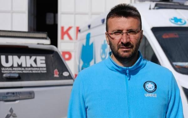 <p>UMKE sorumlusu Ömer Göksu, "Aracın farını veya elimizdeki ışıkları kapattığımızda, onu bırakacağımızı düşünüp bağırmaya başlıyordu. O bizi çok etkiliyordu. 'Ne olur beni burada bırakmayın' diyordu. Arkadaşlarla nöbet tutarak başında bekledik ve kurtardık" dedi</p>

