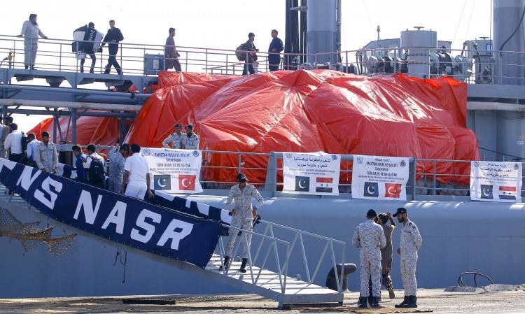 <p>Pakistan hükümeti, Türkiye'deki depremzedelere yardım amacıyla ülke genelinde eğitim kurumları, iş dünyası gibi toplumun tüm çevrelerinden katılımın olduğu büyük bir yardım kampanyası başlattı.</p>
