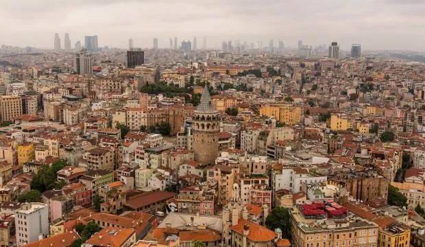 <p>Yılmaz, İstanbul'da Bakan Murat Kurum'un binaların iki rezerv alanan taşınacağı açıklamasını değerlendirerek, <strong>"Yeni binaların yapım alanının fay hattından olabildiğince uzak olması gerekiyor. İstanbul'un zemini Türkiye'nin en sağlam zeminlerinden biri."</strong> dedi.</p>
