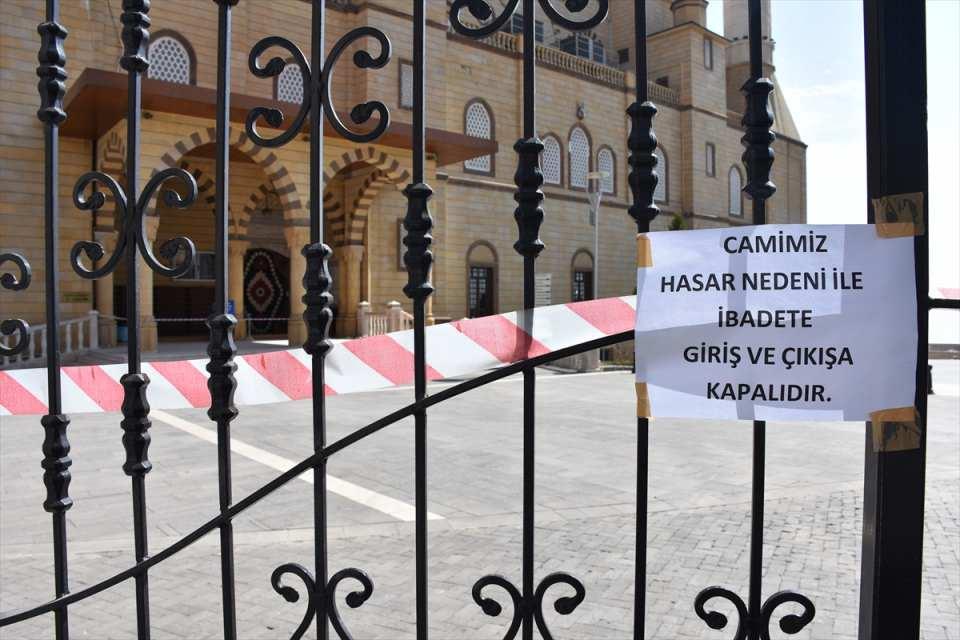 <p>Camiyle ilgili yapılan ilk incelemede "az hasarlı" olduğunun belirlendiğini ifade eden Demir, "Gerekli çalışmalar detaylı olarak ilgili kurumlar tarafından yapıldıktan sonra burası ibadete elverişli ise açılabilir ancak değilse bu biraz daha ince detay, araştırmaya bağlı." dedi.</p>

<p> </p>

