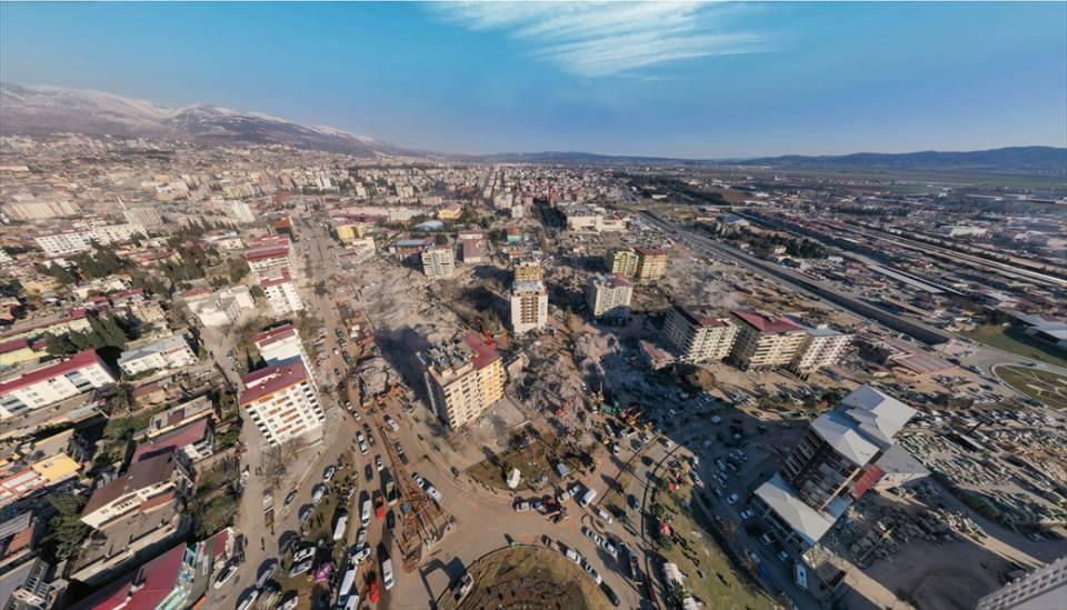 <p>Ekibin deprem öncesi ve sonrasında aynı yerden çektikleri görseller, "asrın felaketi"nin kentte yarattığı yıkımı gözler önüne seriyor.</p>

<p> </p>
