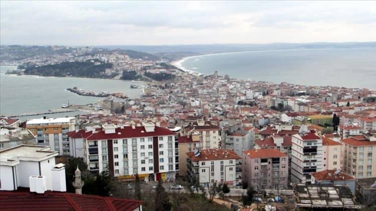 <p>Zaten deprem sonrası nüfus hareketi olmasa dahi, turistik belde olduğumuz için kış ile yaz nüfusumuz arasında ciddi fark var. </p>
