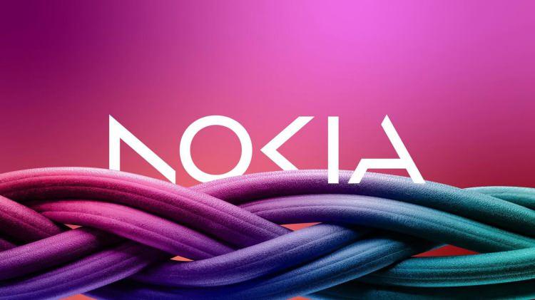 <p>Yeni logoda beş farklı şekil bir araya gelerek 'Nokia'nın harflerini oluşturuyor. Logoda, yazı tipi incelirken markayla özdeşleşen klasik mavi ton da yerine göre değişik renklerle değiştirildi.</p>

<p> </p>

<p>Nokia CEO'su Pekka Lundmark konuya ilişkin yaptığı  açıklamada, "Yeni logoyu öncekinin mirası üzerine inşa ettik, ancak mevcut kimliğimizi yansıtmak için daha çağdaş ve dijital hissettirmesini sağladık." dedi.</p>
