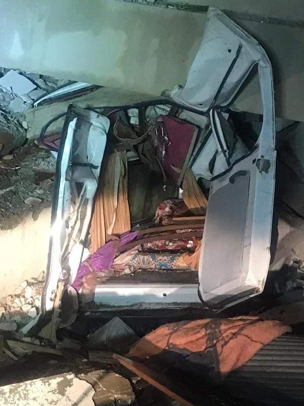 <p>Konya UMKE ekipleri, 30 saat Er'i uyanık tutarak gelen diğer ekiplerle onu kurtardı. O anlara ait görüntüler ortaya çıktı. </p>
