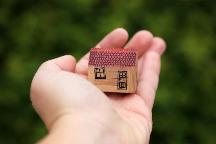 <p>Müstakil evlerde hayat var, apartmanlarda ise ışıklar kapalı. </p>